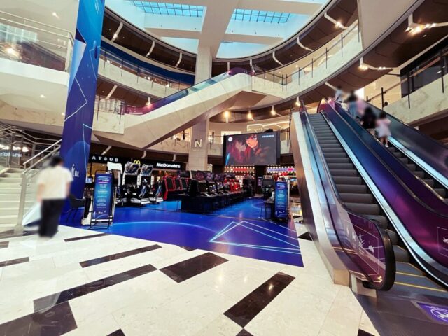 IFCモール吹き抜け全景
