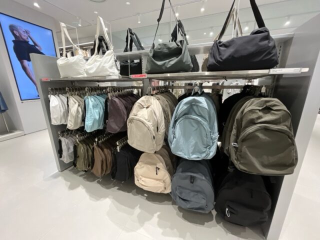 ムシンサスタンダード バッグコーナーも充実