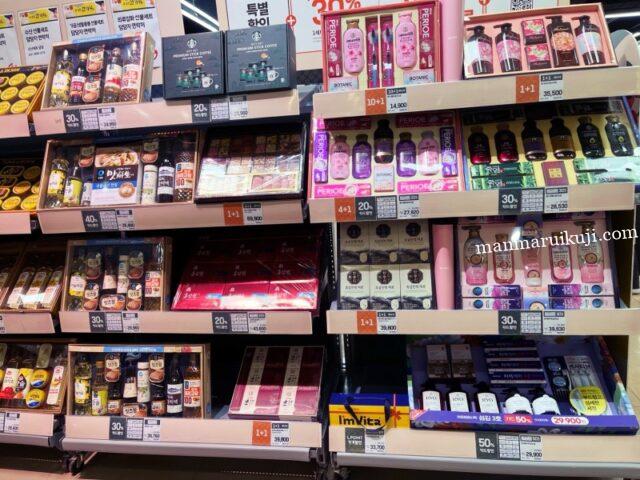 行事前　贈答品山積み　迫力だ（韓国あるある）