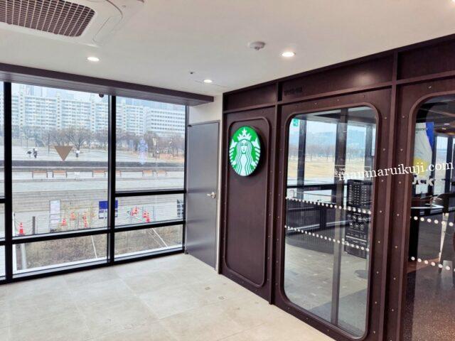 スターバックス汝矣島漢江公園店の看板と入り口