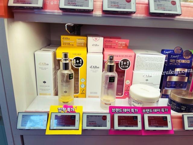 ミストタイプの美容液で有名なのが
d'Alba（ダルバ）。