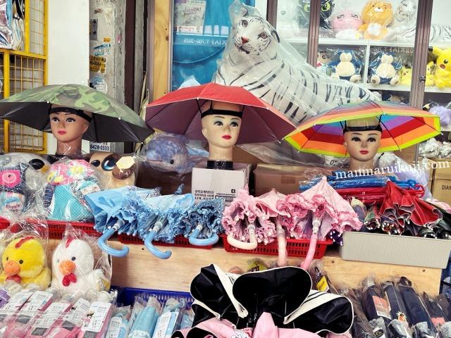 韓国の市場で売られていた頭につける傘