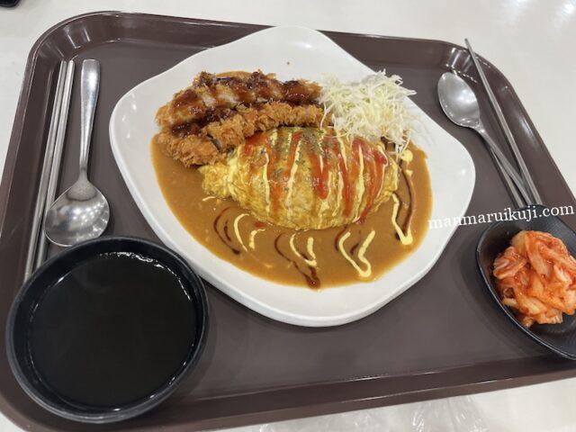 東大門総合市場にある5階のフードコートで食べたオムライス＆とんかつセット