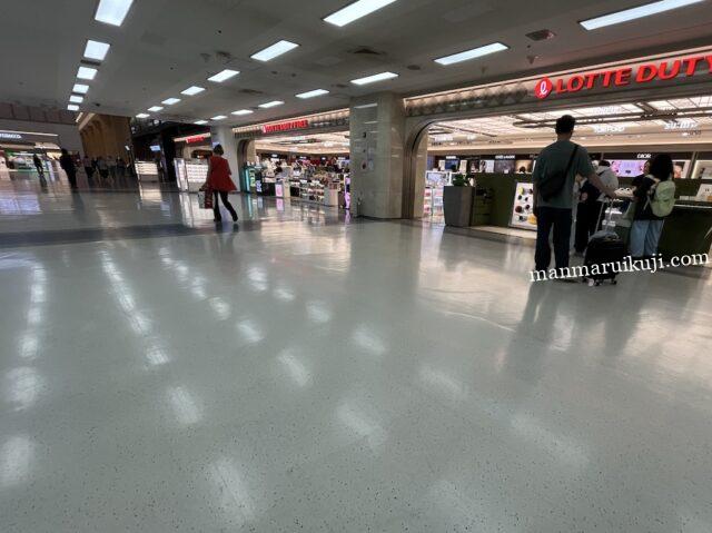 金浦国際空港内の免税店エリアを散策(ロッテ免税店)