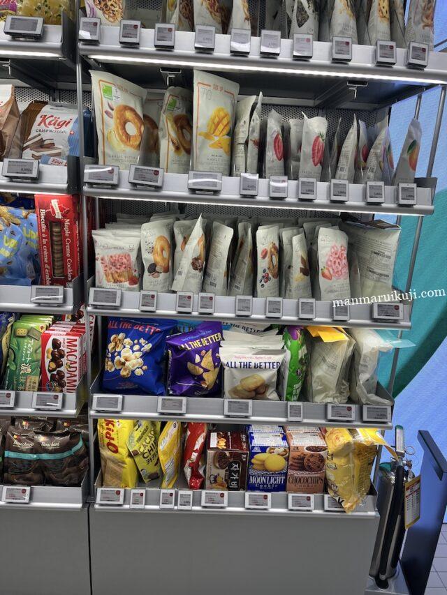 オリーブヤングの、ベーグルチップなどのヘルシーお菓子コーナー。
