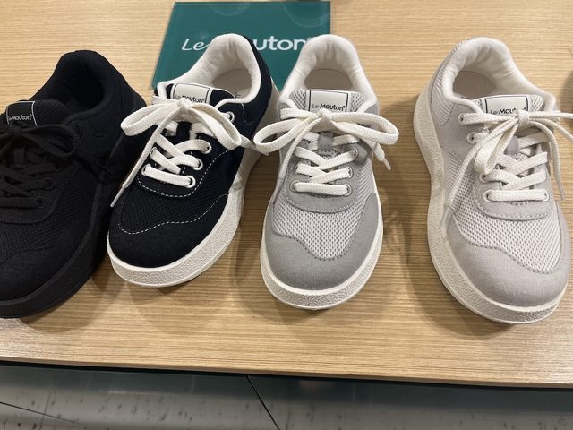 夫が購入した黒の「WORK（ワーク）」。通気性の良いメッシュ素材。