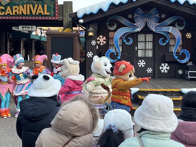 冬のエバーランドの雪遊び・そり遊びエリアで開催されたショー